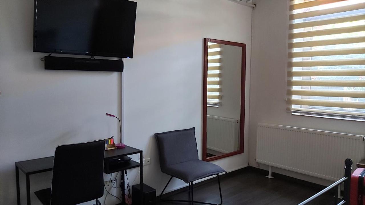 City Center Minimalist Apartment Oradea Luaran gambar
