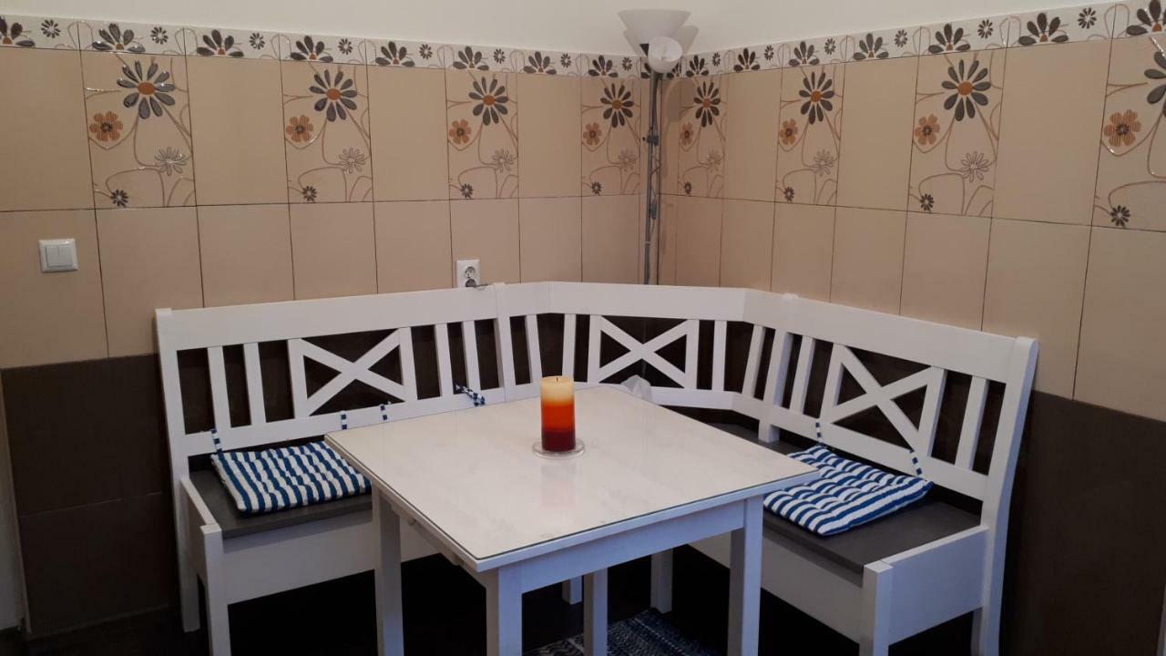 City Center Minimalist Apartment Oradea Luaran gambar